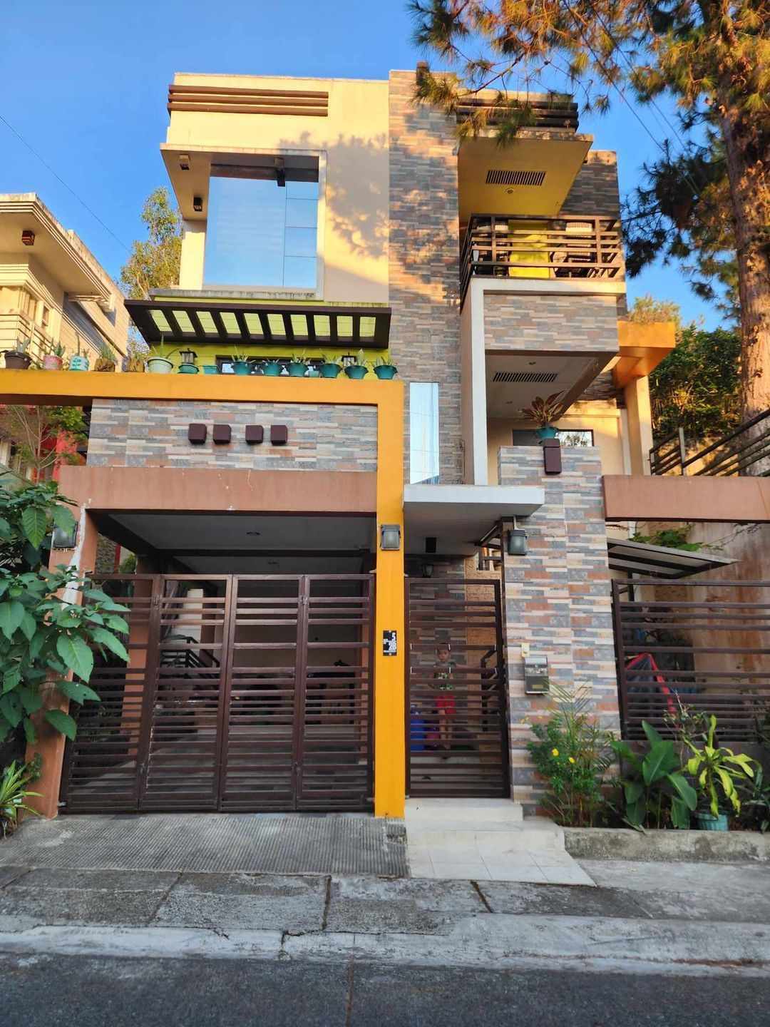 (SOLD!) For Sale! 3 Storey House Inside Subdivision in Camp 7, Baguio City
