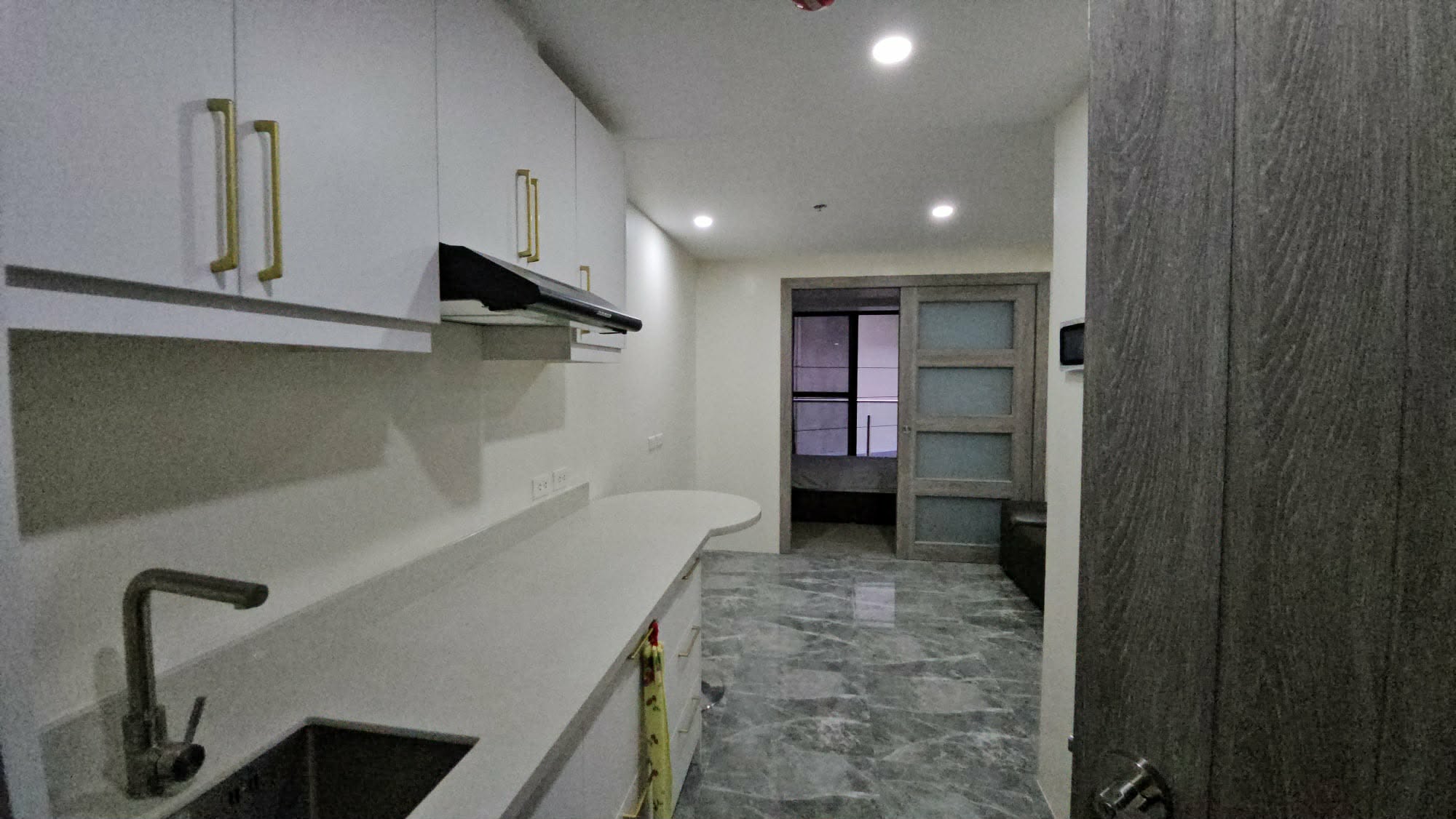 City Hub 1 BR Condo Unit | Near Schools and City Conveniences