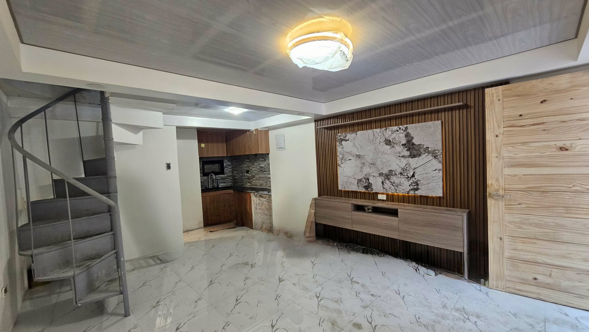 2BR Townhouse with Mezzanine for Sale in Camp 7, Baguio City