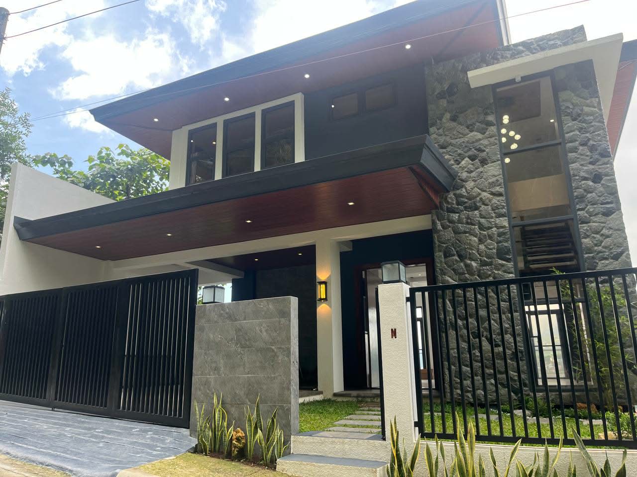 4-Storey Luxury Residence for Sale in Woodsgate Square, Baguio City